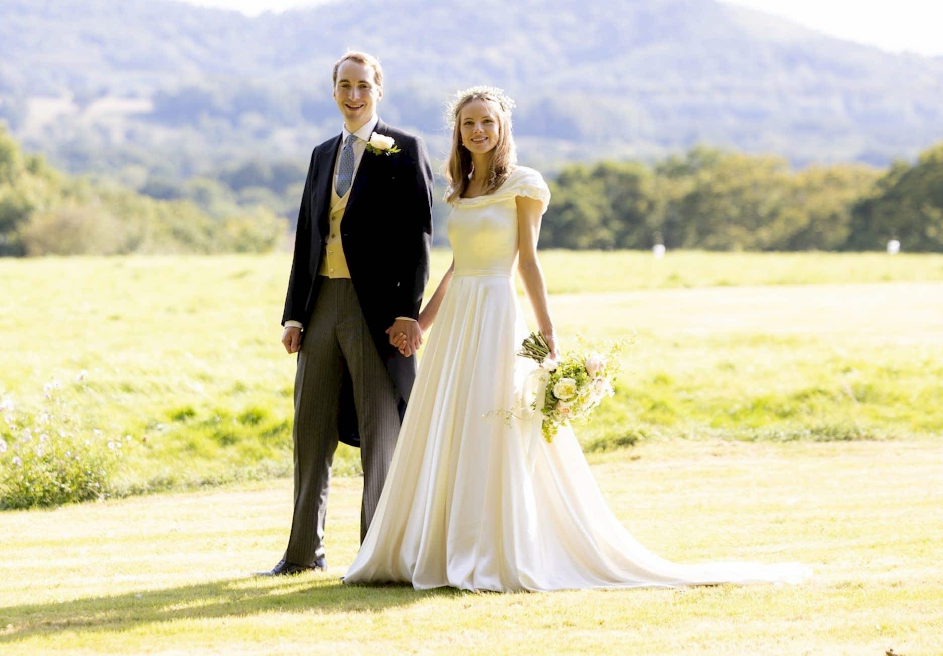 wedding couple in the countryside